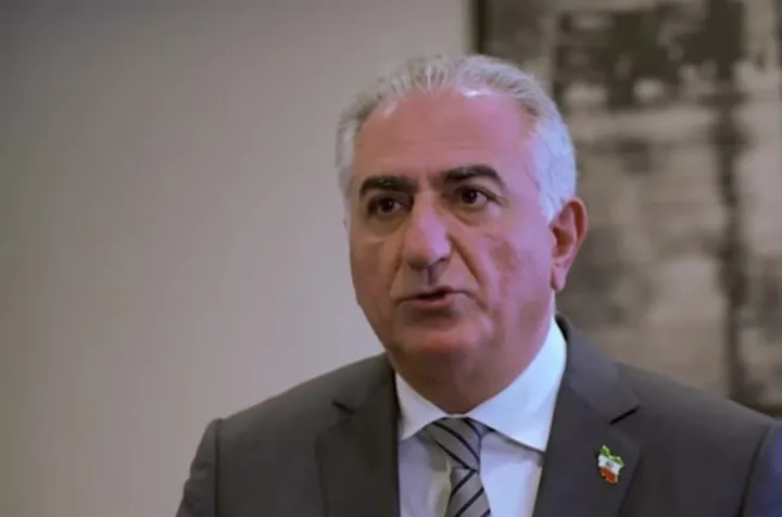 توضیح شاهزاده رضا پهلوی درباره استقبال از بیانیه میرحسین موسوی و حضور پرویز ثابتی در میان هوادارانش